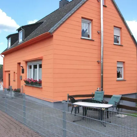 Ferienhaus Peter 別荘 ブランケンハイム